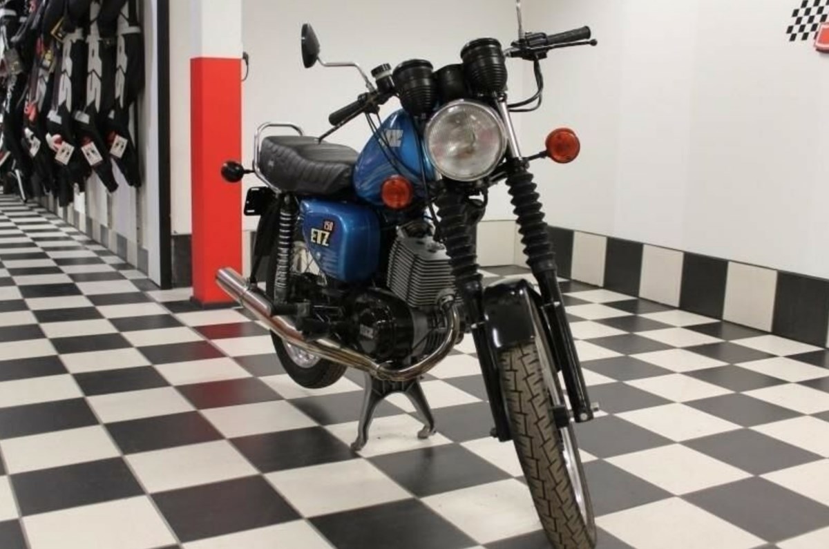 Motorcyklen koster 32.599 kroner, og den er sat til salg af en DBA-bruger fra Horsens. Motorcyklen har kørt 22.162 kilometer, den er udstyret med 150 hestekræfter, og så er den fra 1986
