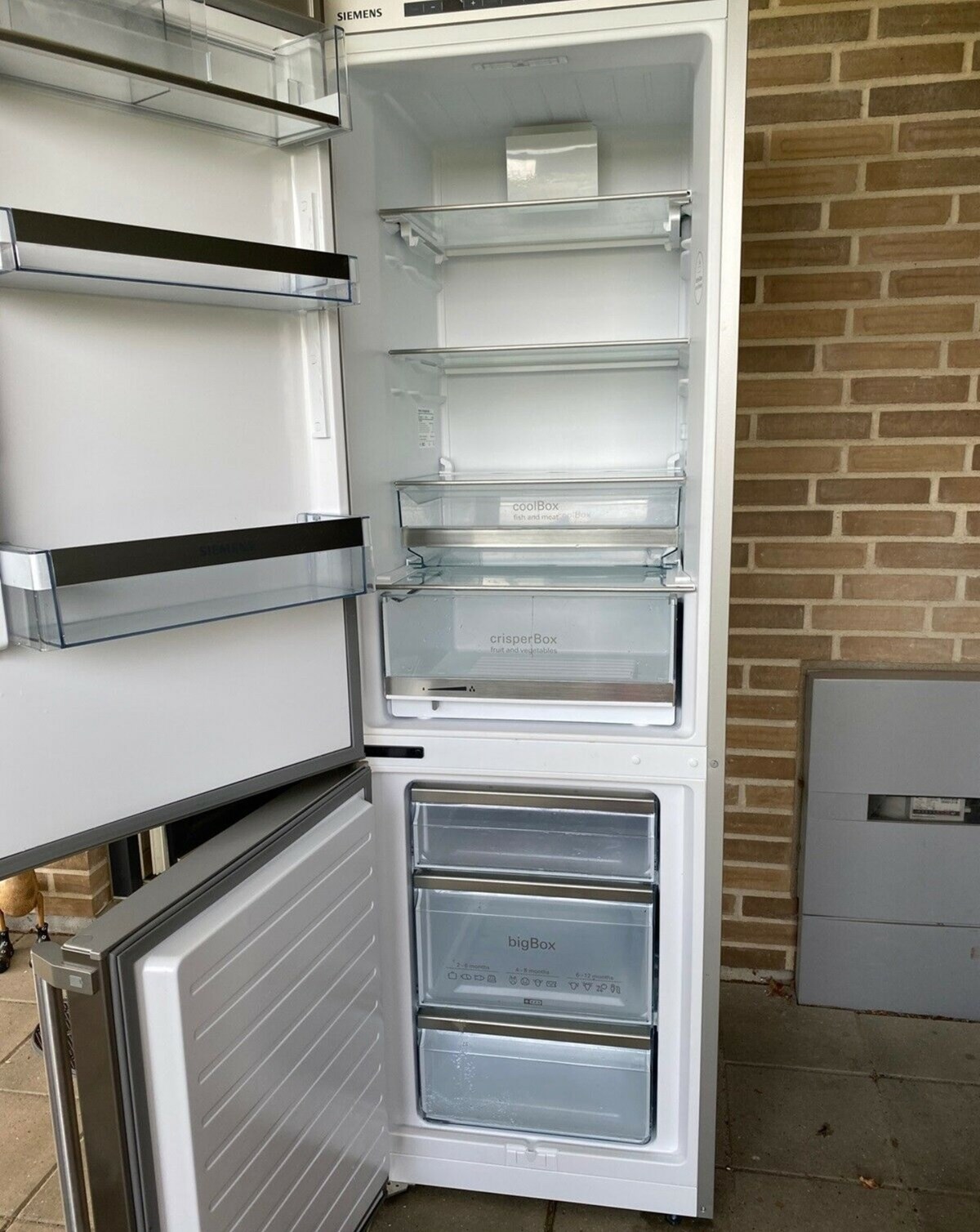 Dette køleskab fra Siemens, energiklasse A+++ kan lige nu blive dit gennem DBA. Køleskabet står i Horsens hos Oxana, som har det til salg for 1.200 kroner.