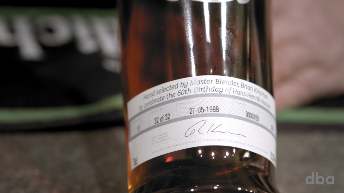 Hans-Henriks yndlingswhisky har han heldigvis hele 32 flasker af. Den kan du læse om ovenover dette billede