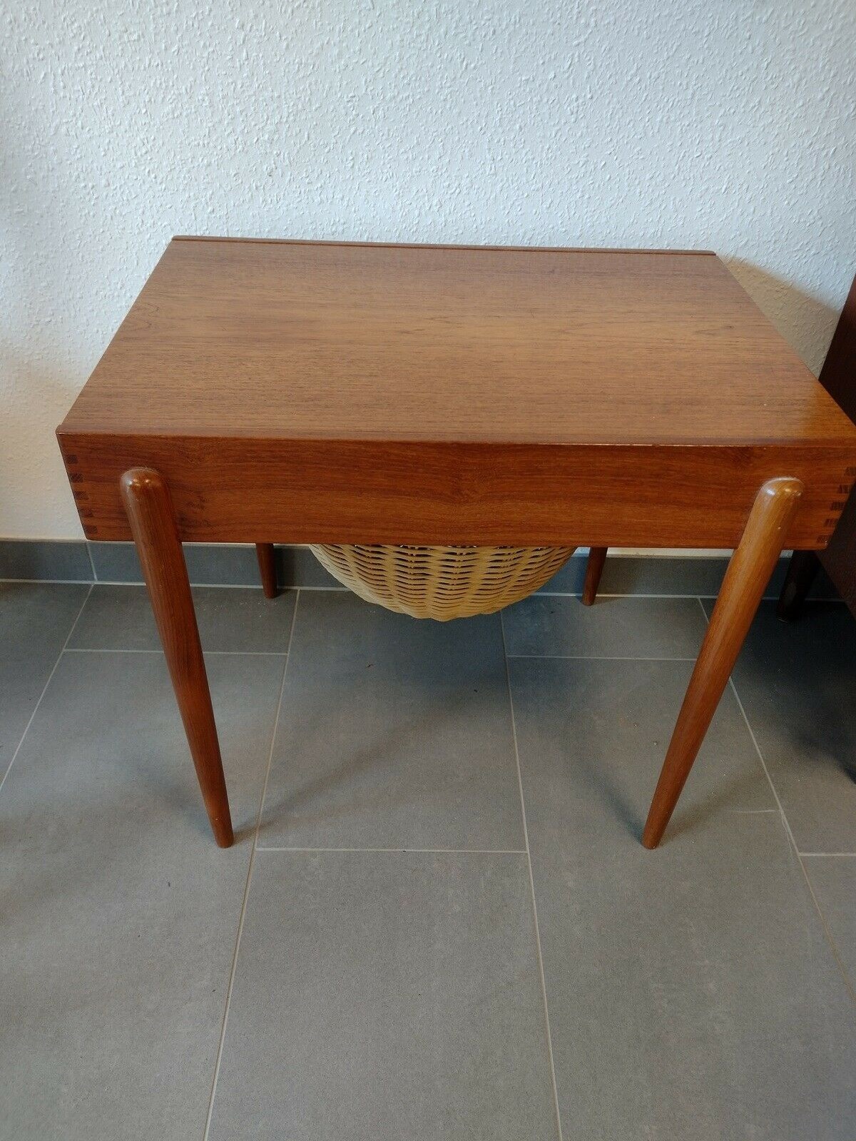 Dette søde sybord i dansk design sælger Kim i Sønderborg for 3.200 kroner.