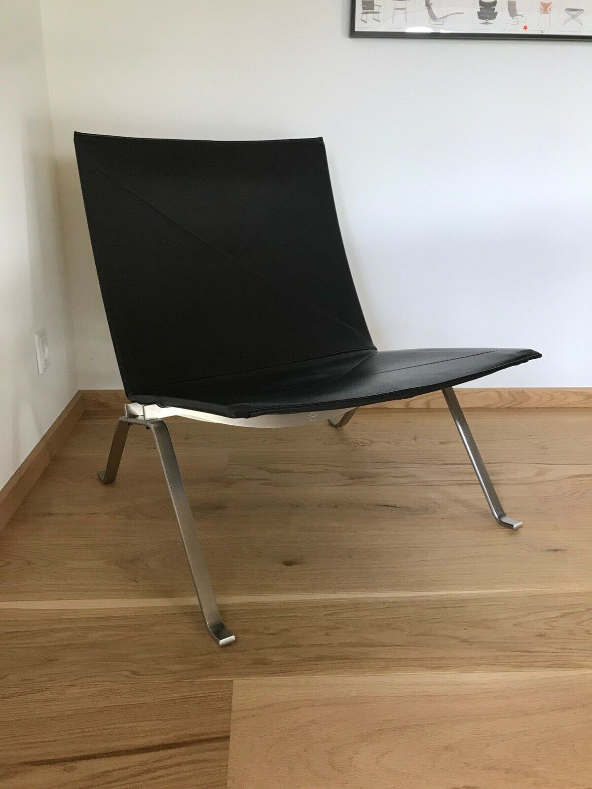 ’PK 22’ er en af de mest kendte designstole. Den er tegnet af Poul Kjærholm.