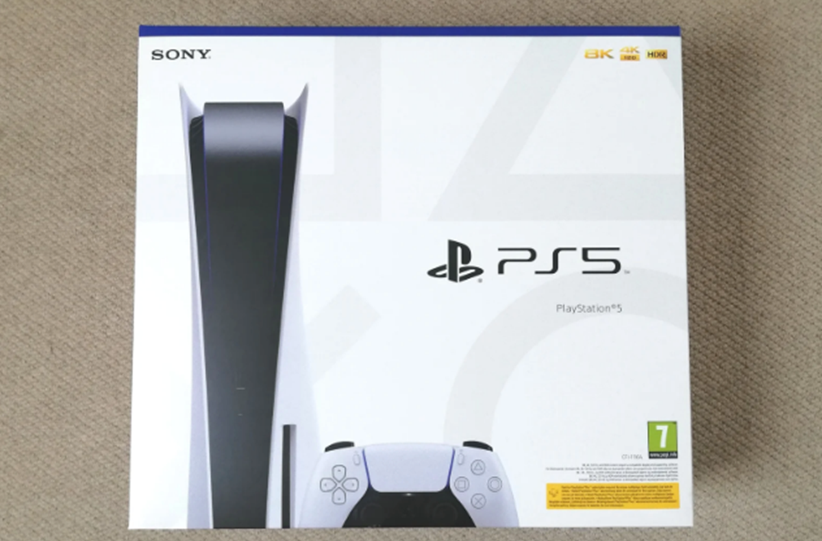 5.450 kroner. Det skal du have op ad lommen, hvis du vil eje denne PlayStation 5, som i skrivende stund er til salg her på DBA. Den er helt ny og uåbnet. Pengene skal overrækkes til Nicolai fra Ringsted.
