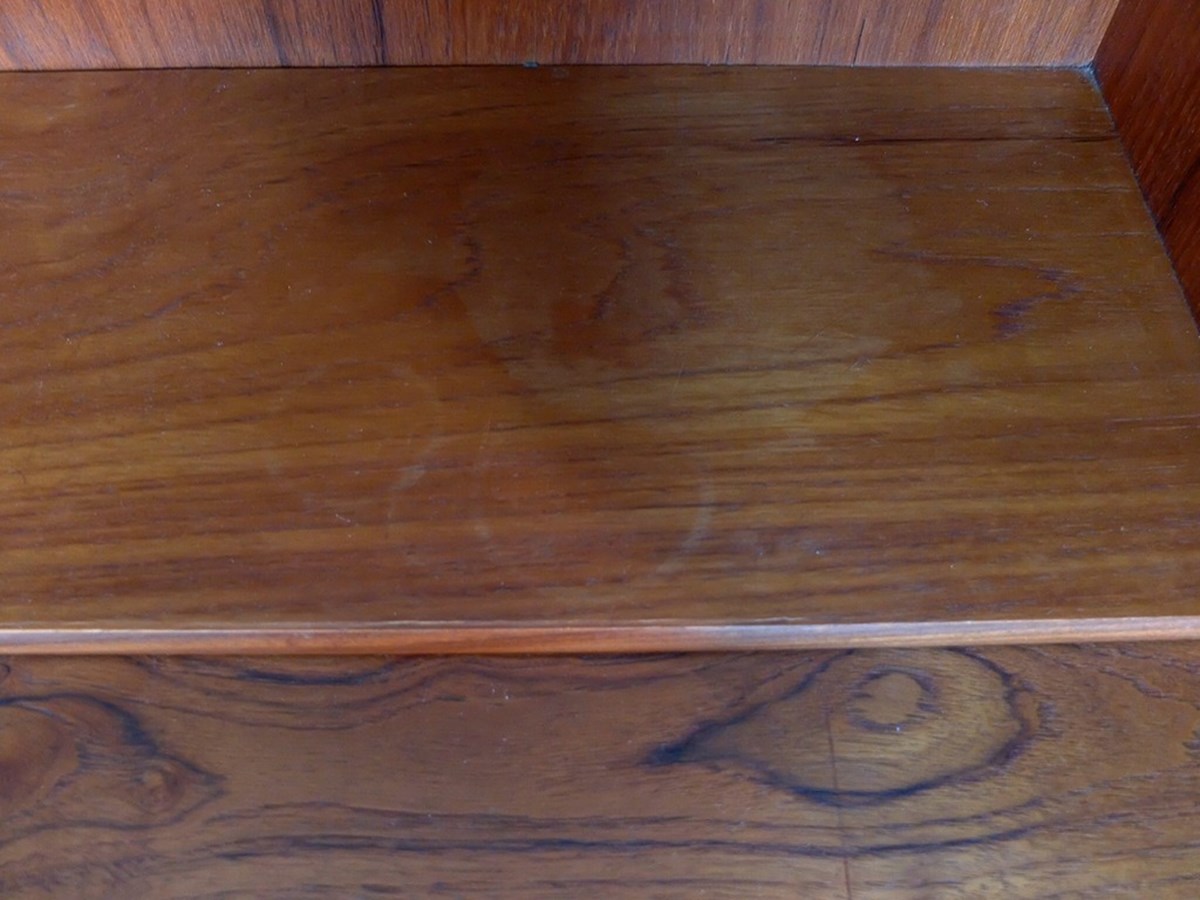 Fjern skjolder fra teaktræsmøbler