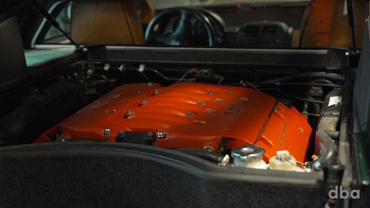 De første motorer på Esprit-modellerne havde afkølingsproblemer. Det får du ikke, hvis du køber Karls V8-model. Den seneste Esprit-V8 modellen udkom i 1996 og 2004. 