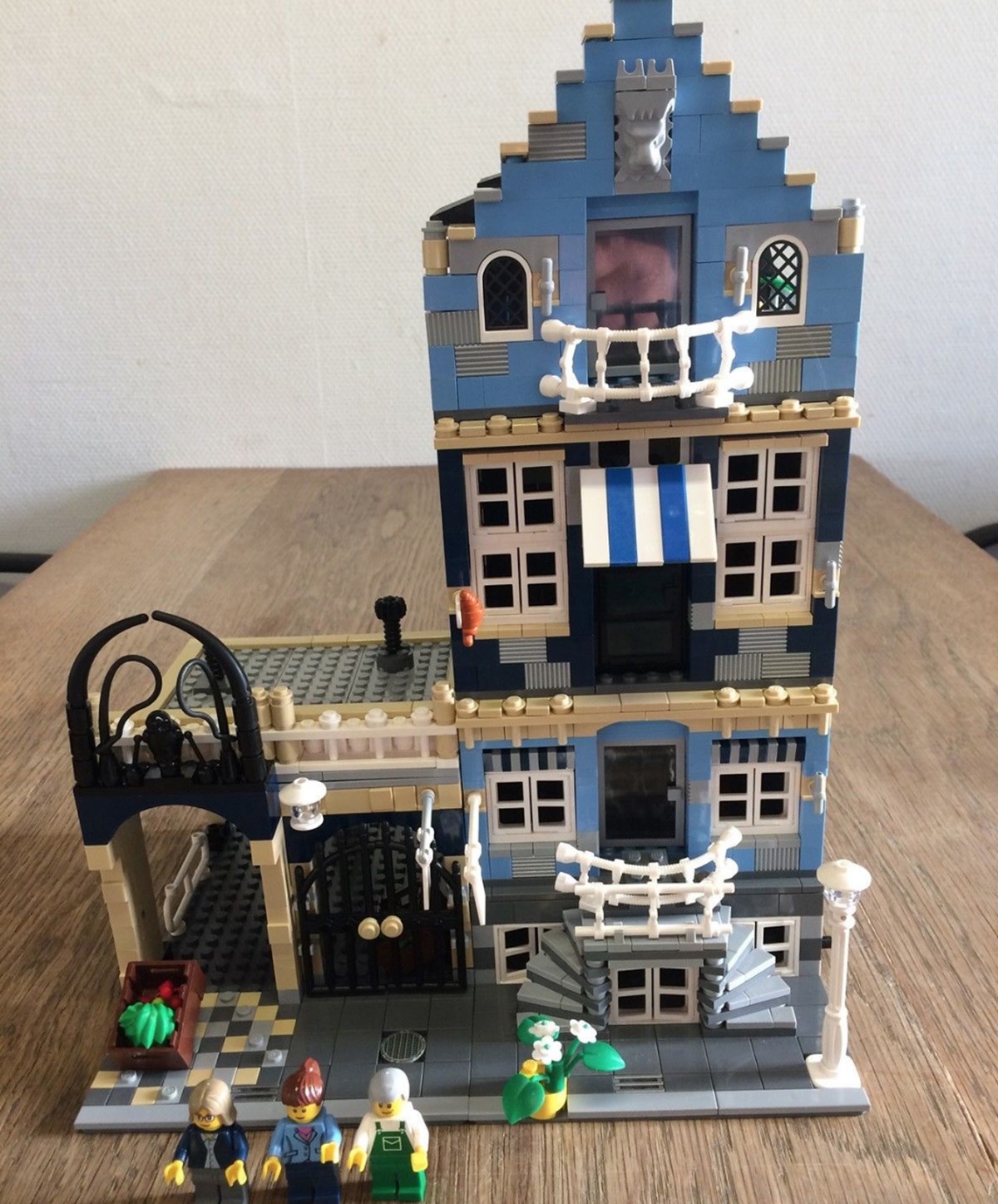 Du skal til Dragør, hvis du vil have fat i dette Lego Exclusives hus, som Jean har til salg lige nu på DBA. Sættet hedder ’Market Street’, og du skal punge ud med 3.800 kroner, hvis det skal blive dit