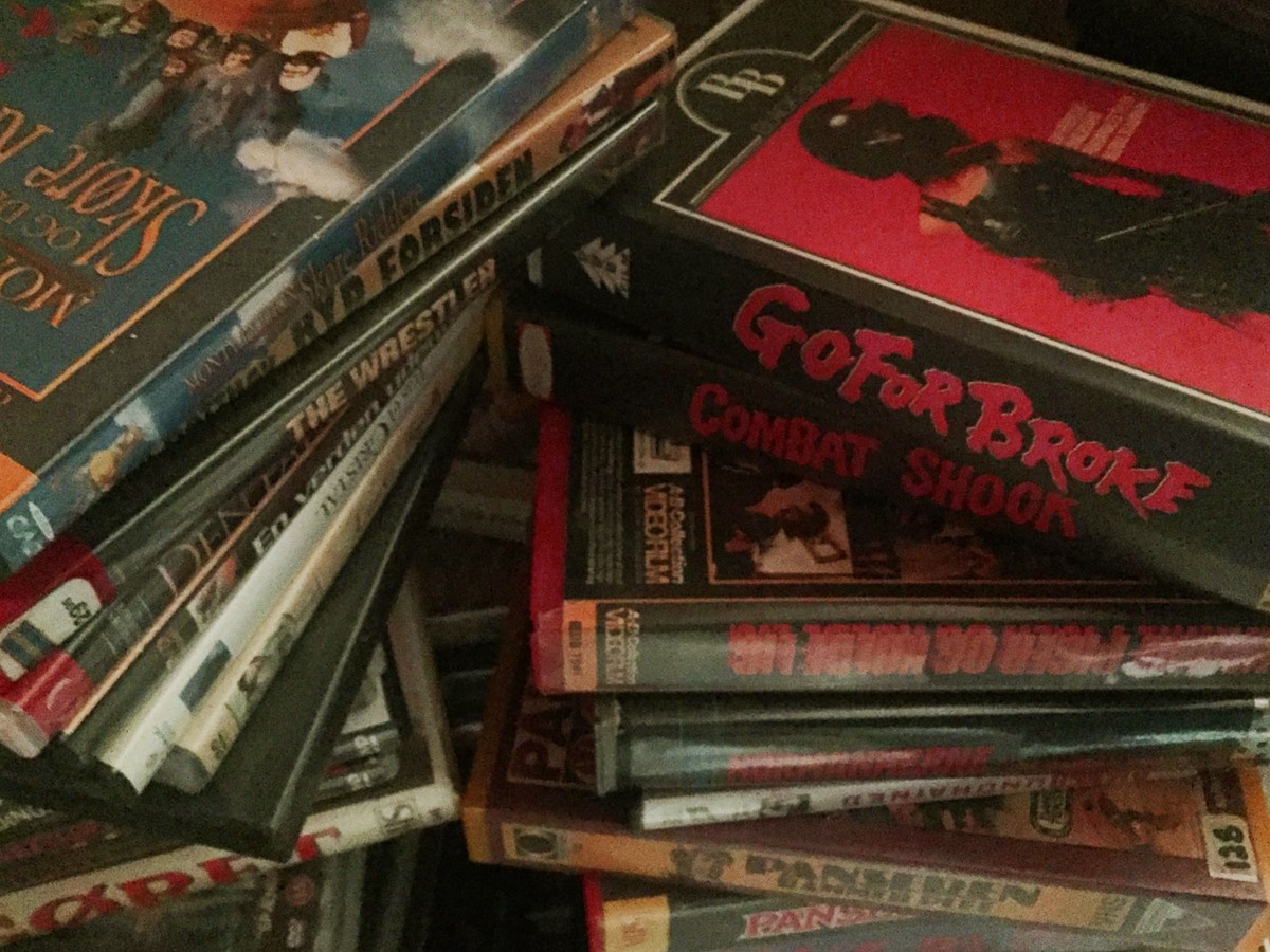 Alle film, produceret siden 1990 er ikke noget værd i dag på VHS, fortæller Hans-Jørn. Selv samler han på film inden for blandt andet Horror-genren og spaghettiwestern