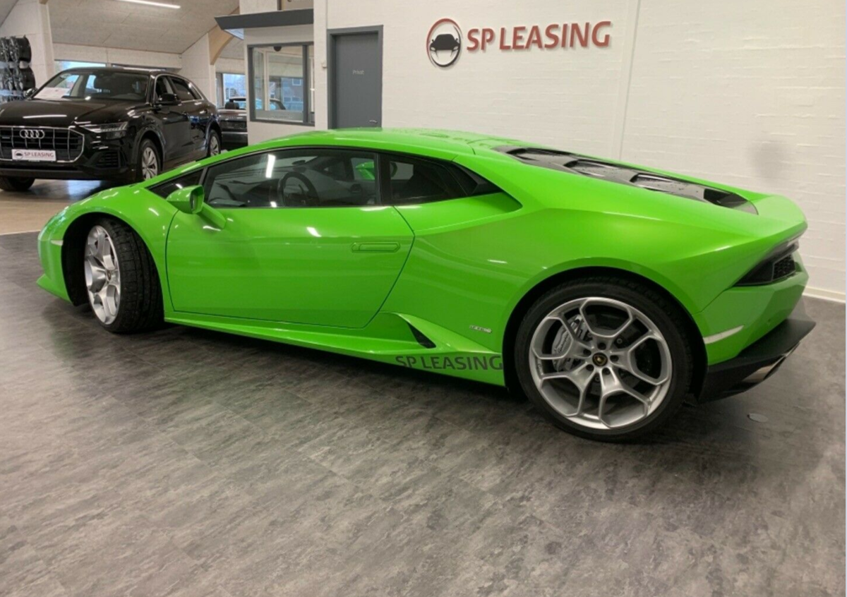 For 1,1 million kroner får du denne Lamborghini og al den opmærksomhed, du kunne tænke dig. Står til salg hos SP Leasing i Agerskov.