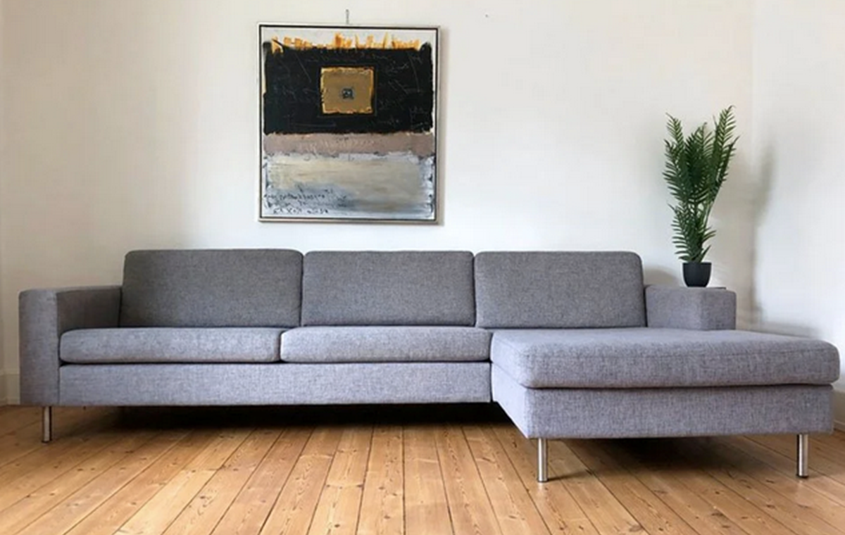 5.900 kroner. Det skal du være klar på at aflevere til Simon fra København Ø, hvis denne sofa af mærket Bolia skal hjem til dig og bo.