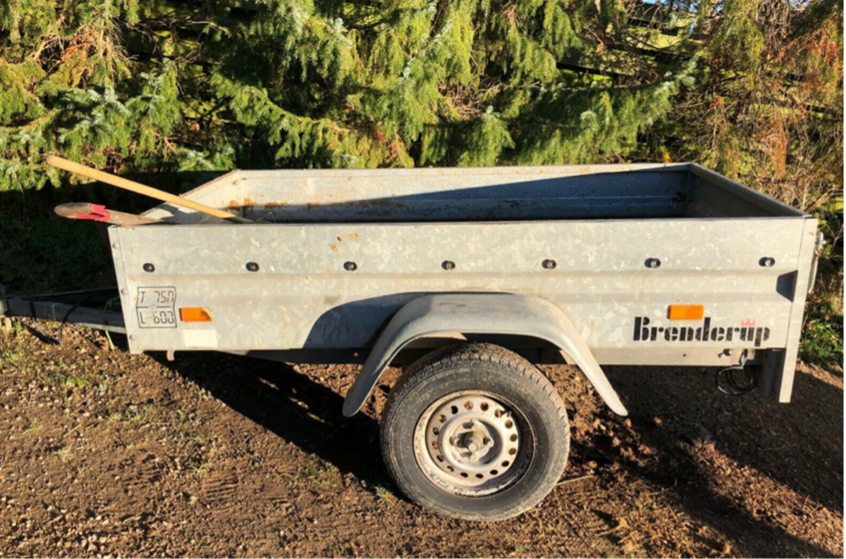 2.300 kroner ønsker Bettina fra Hørsholm at få for denne Brenderup-trailer, hun har til salg på DBA.