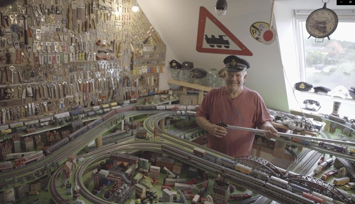 Stig startede med at samle på analoge modeltog – med tiden har han udskiftet det fleste til digitale tog.