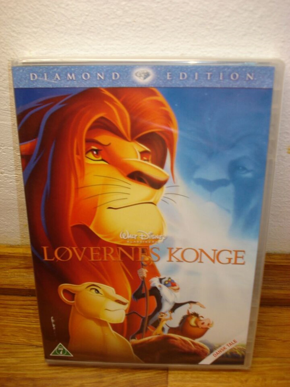 Disney har lavet mange sørgelige film, og ’Løvernes konge’ er ikke nogen undtagelse. Denne film sælger Tom for kun 45 kroner, og du kan hente den hos ham på Frederiksberg.