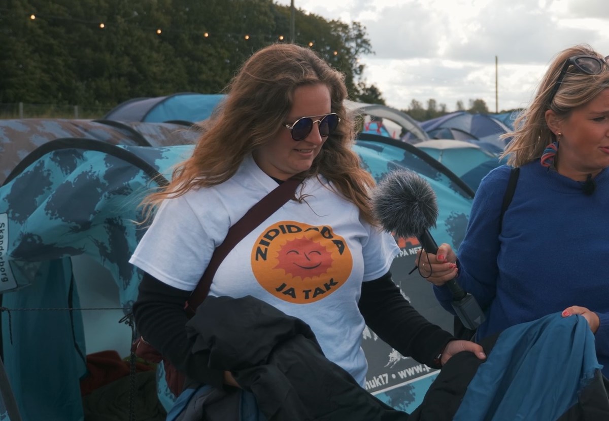 Saras sovepose er en tro følgesvend på Roskilde Festival. Den har nemlig været med Sara på festival i nu 7 år. Men kan man lugte på den, at den er brugt igen og igen? Er den dårligere end en ny? Vi tester i videoen, som du finder øverst i artiklen