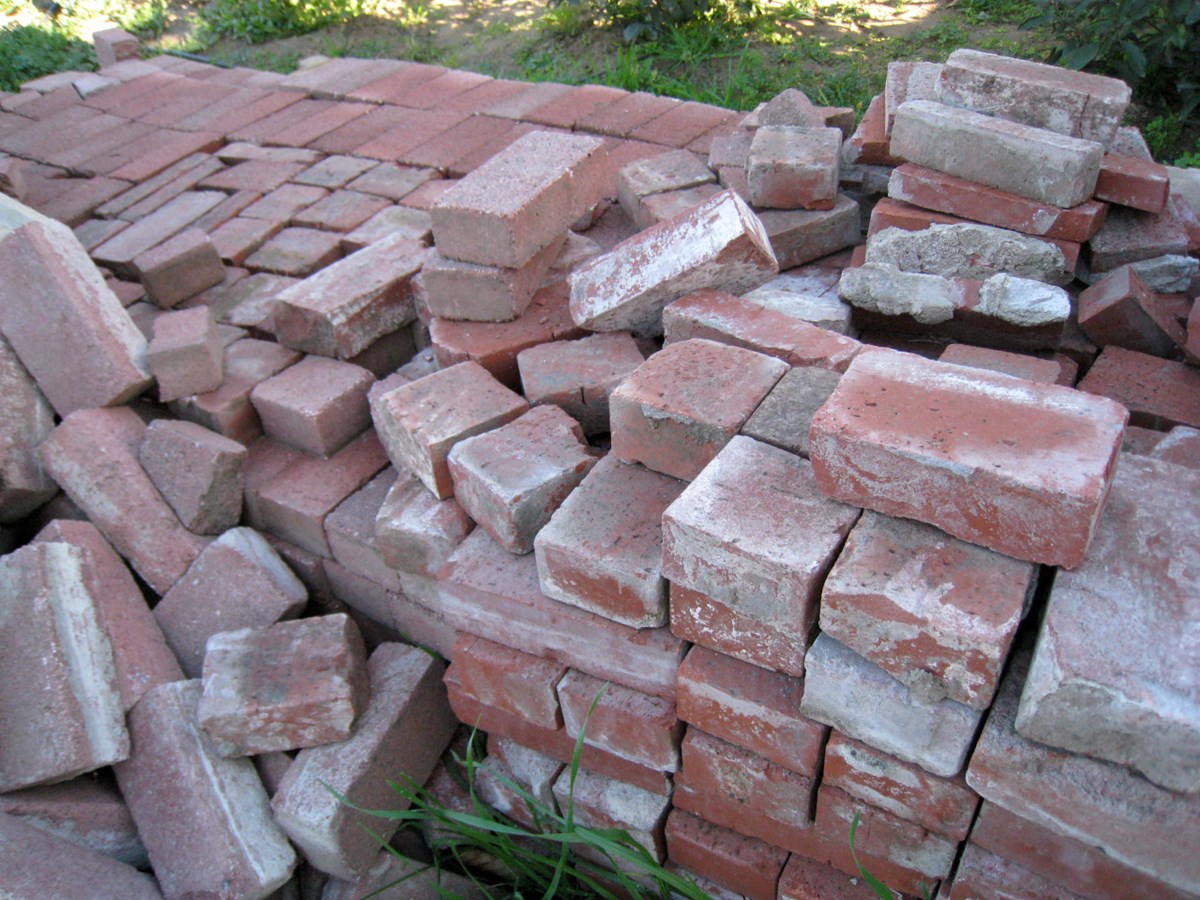 Rengjorte mursten klar til brug