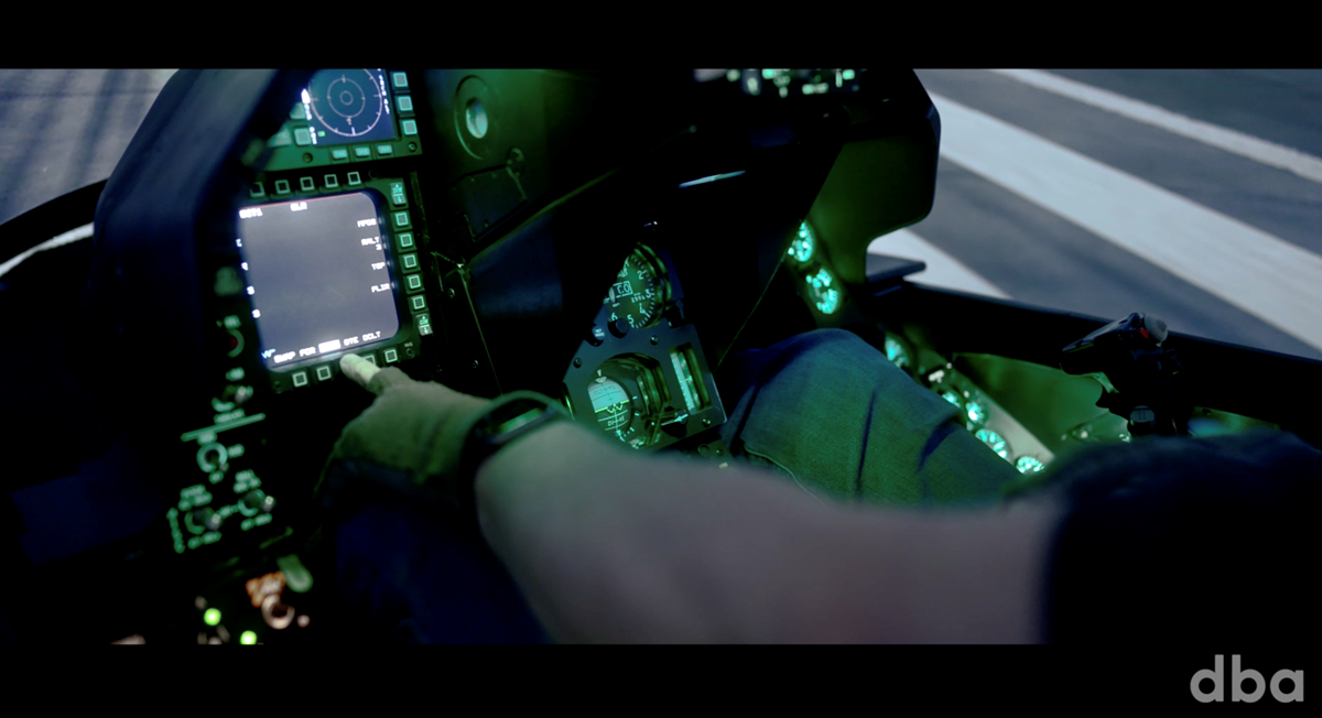 De mange detaljer i simulatoren er målt efter et rigtigt F-16-fly.