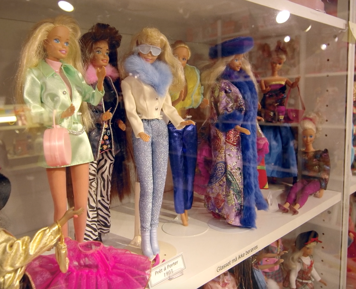 Efter år 2000 er producenten bag Barbie begyndt at lave taljen bredere på Barbie efter kritik for at skabe et urealistisk idealbillede af den ”perfekte krop”. I 2016 lancerede man ’Tall Barbie’, ’Petit Barbie’ og ’Curvy Barbie’. Dette skabte en del debat.