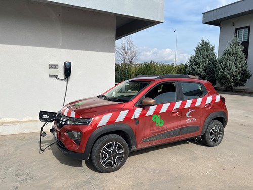 Electric vehicle that recharges