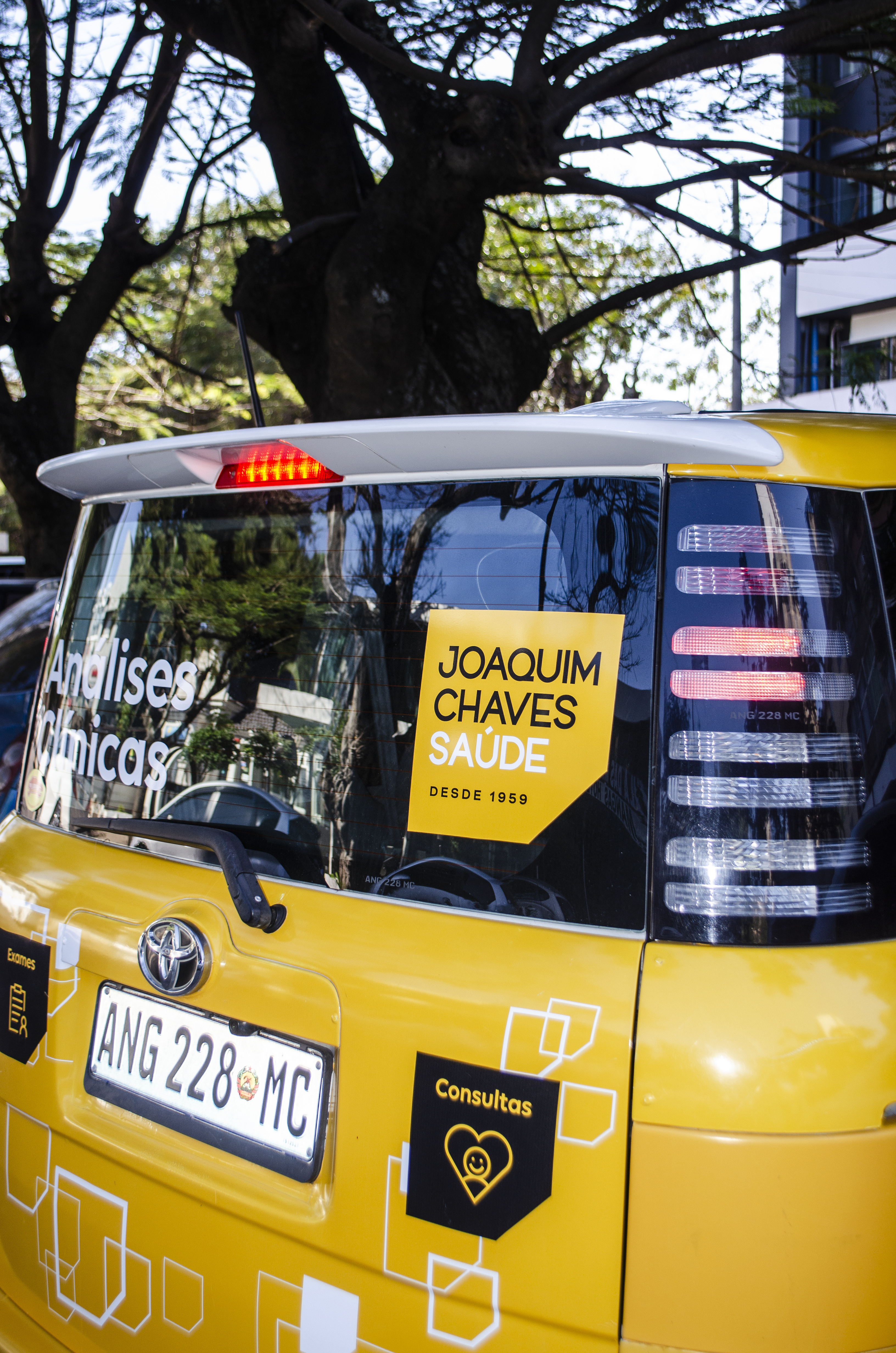 carro caracterizado com a marca JCS