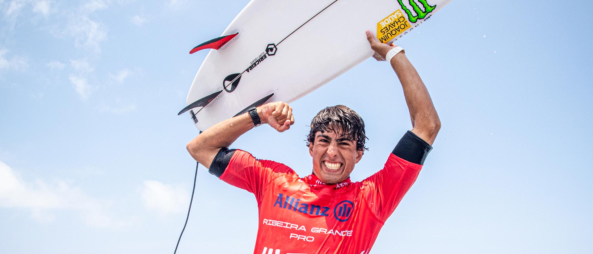 Joaquim Chaves celebrating with his board up