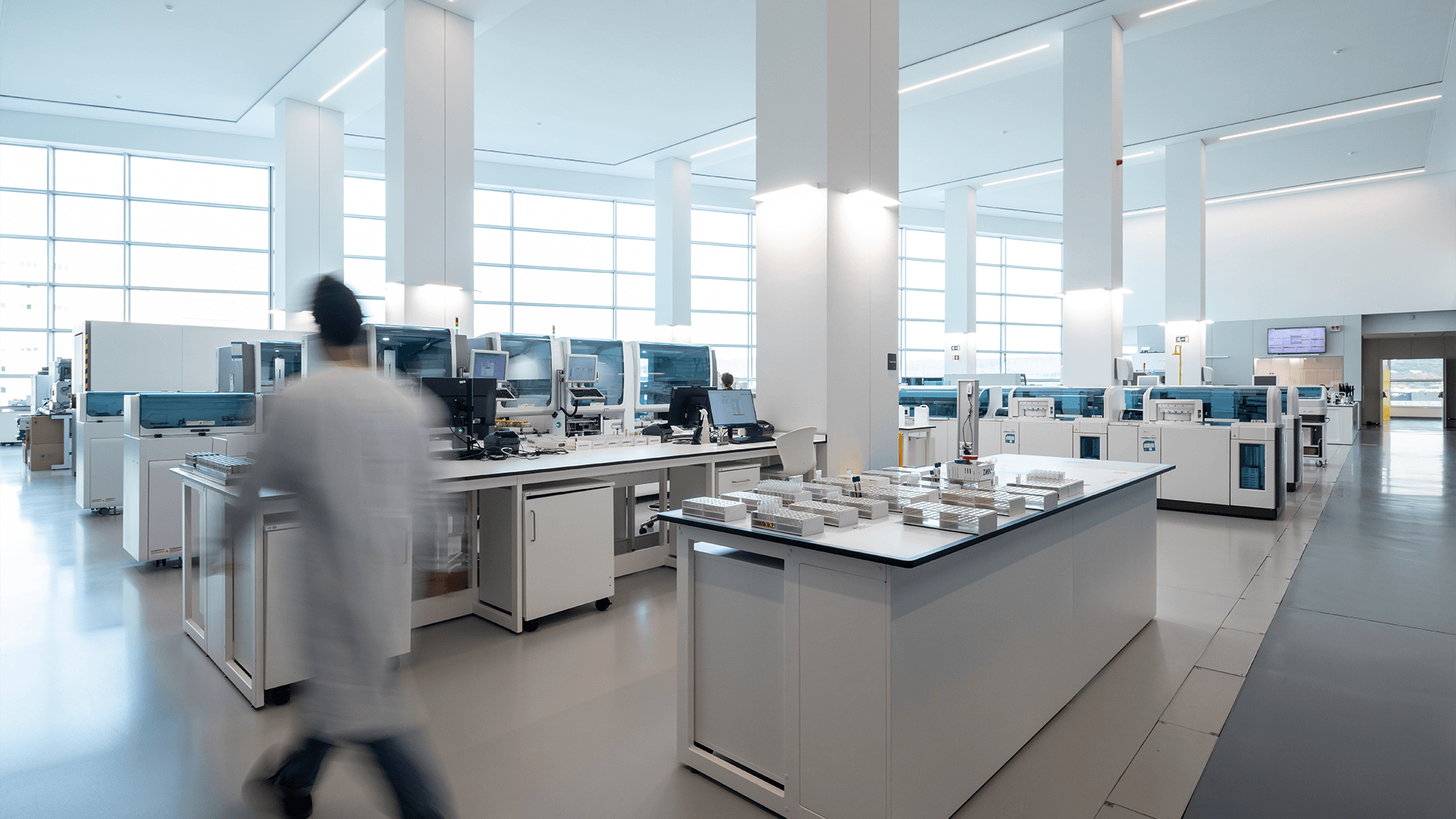 profissional no laboratório 