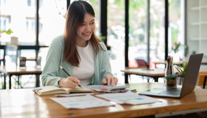 Stay on top of your cashflow with Invoice Tracker