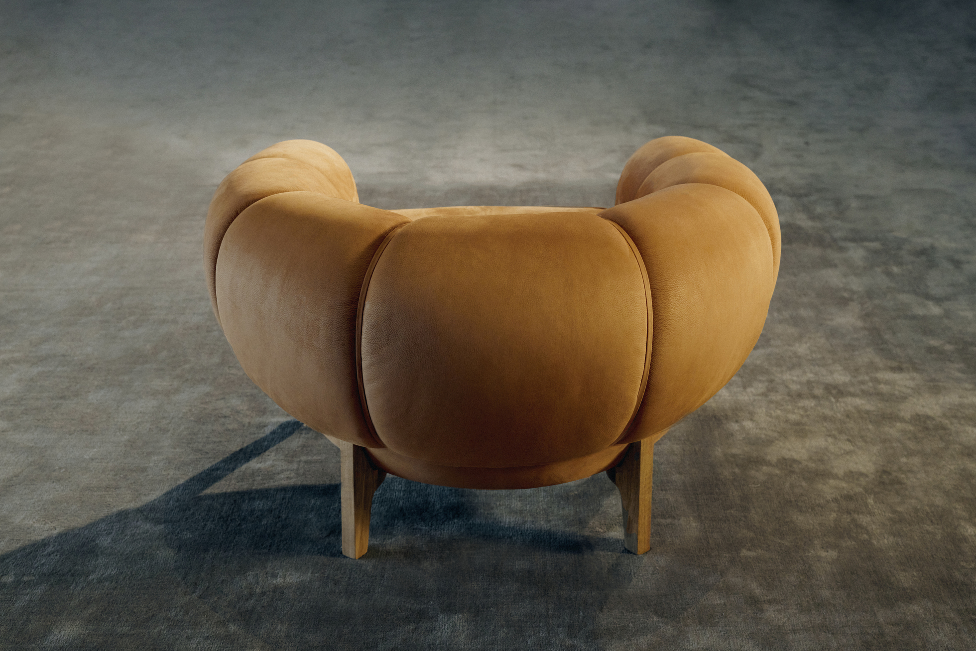 croissant_lounge_chair_illum_w