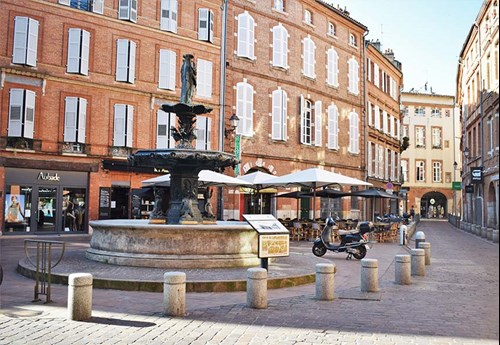 vue sur la fontaine place Salengro à Toulouse