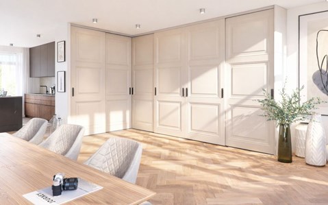 Witte ingebouwde kast op maat in keuken