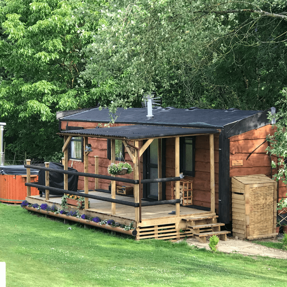 An exterior shot of a lodge at Glamping on the Hill