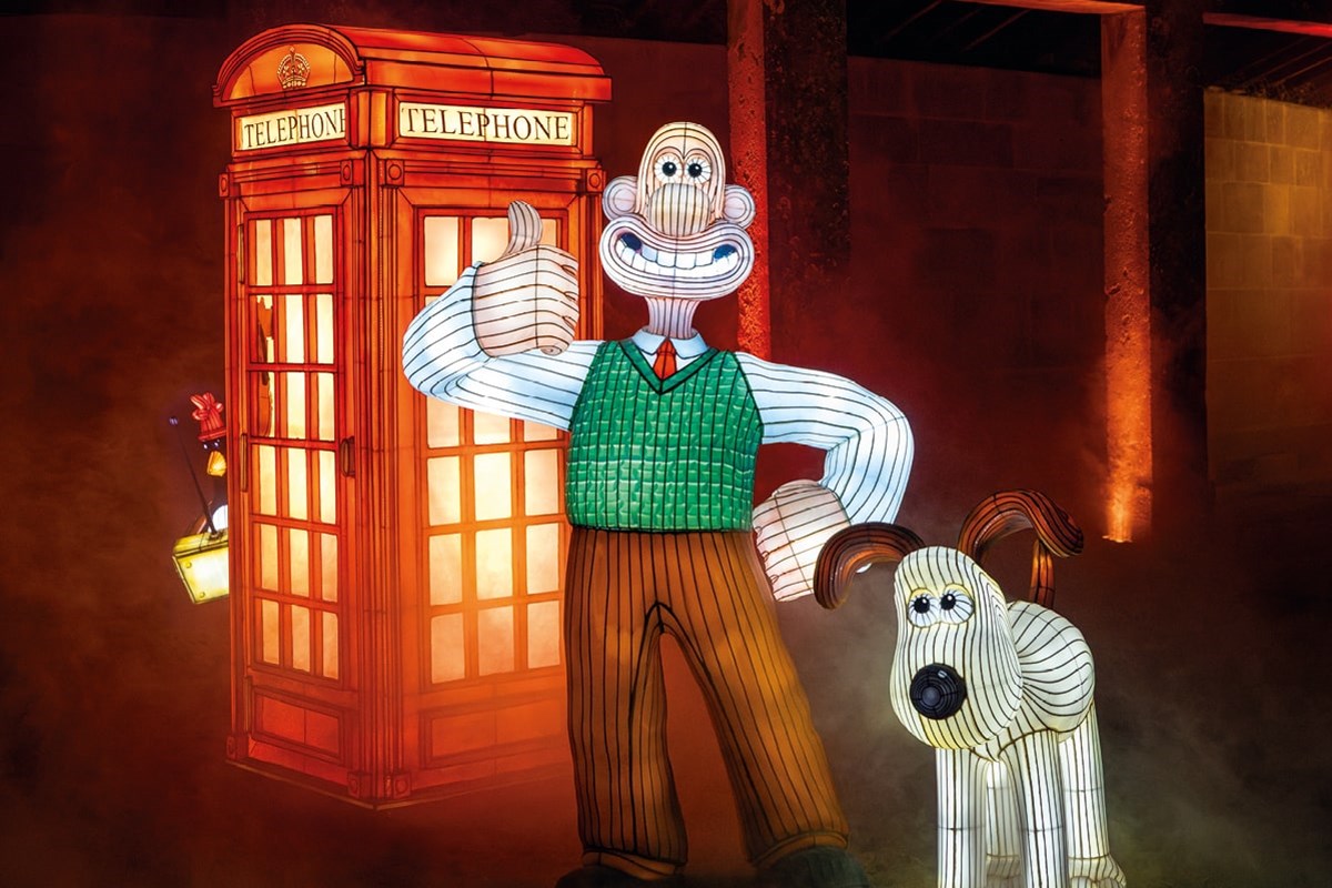Wallace & Gromit silhouette in front of iconic red telephone box
