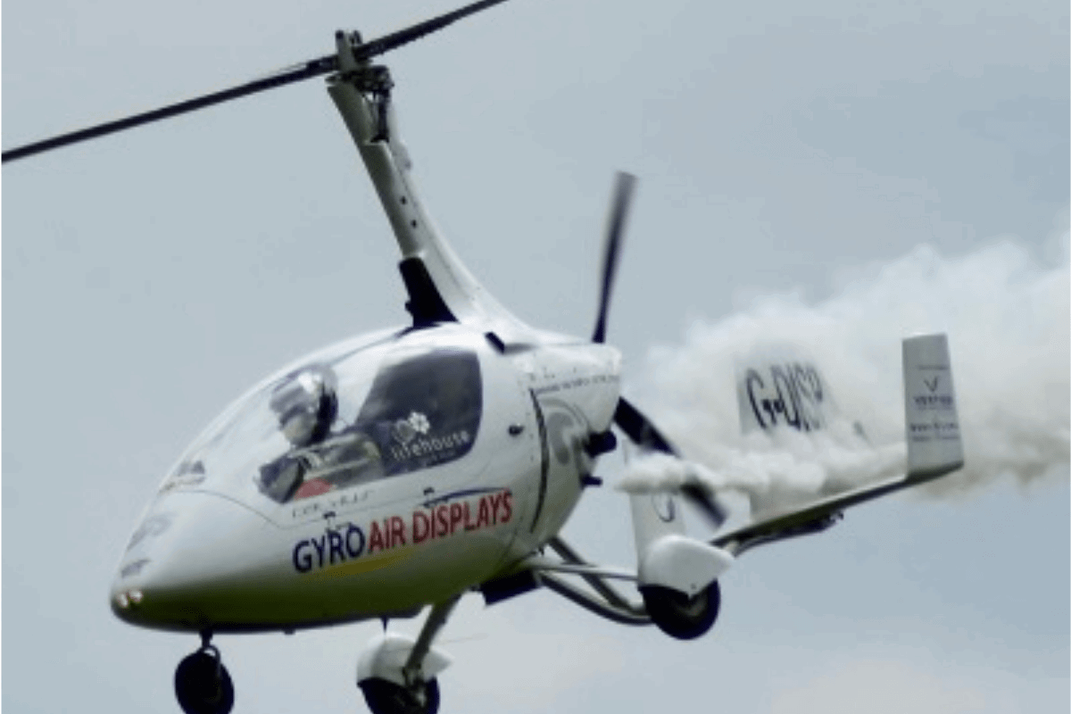 Gyroplane doing a trick in the sky