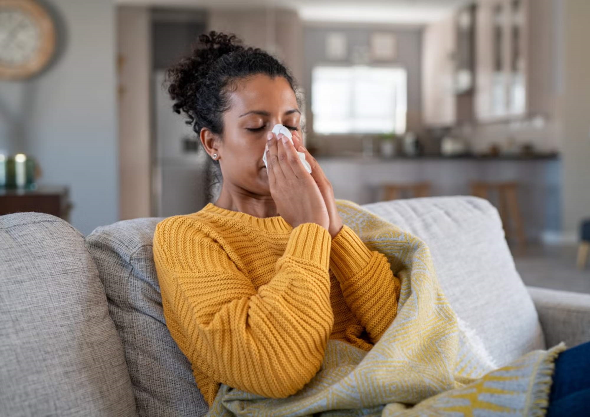 What are the symptoms of RSV and who is eligible for a vaccine?