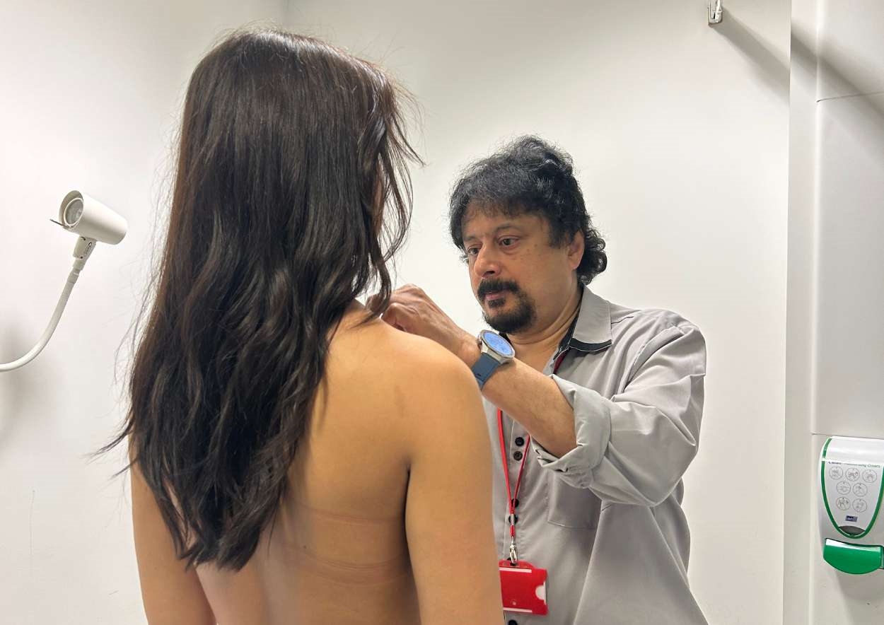 Consultation wíth Krishnan