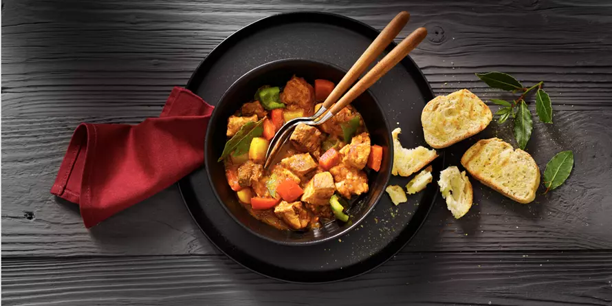 Ungarisches Gulasch Aus Dem Dutch Oven Ungarisches Gulasch Aus Dem Dutch Oven