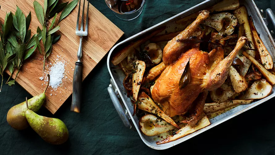 Stegt and med honning- og appelsinglaserede gulerødder