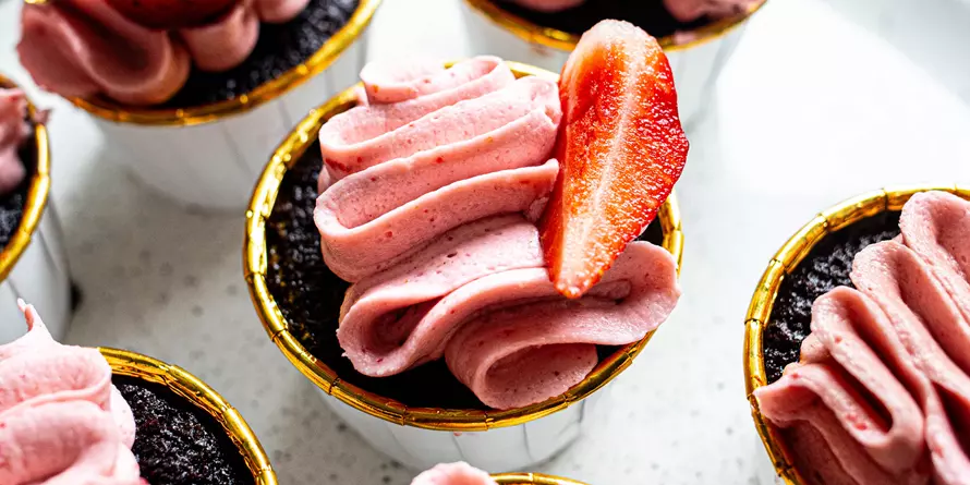 Babeczki Czekoladowe Z Truskawkami 1 Z 1 Babeczki Czekoladowe Z Truskawkami 1 Z 1