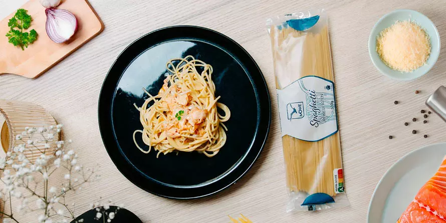 Carbonara Salmone Mit Möwe Nudeln Carbonara Salmone Mit Möwe Nudeln