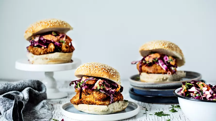 Fiskeburgere med appelsinslaw