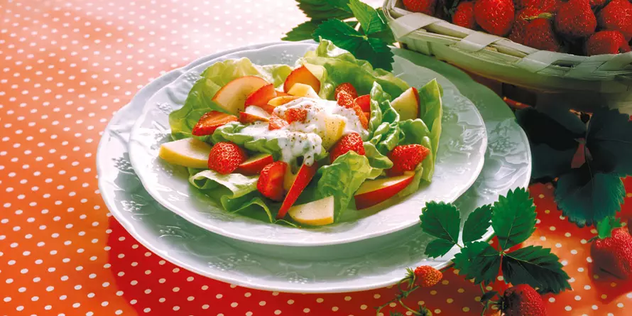 Kopfsalat Mit Frischem Obst Kopfsalat Mit Frischem Obst
