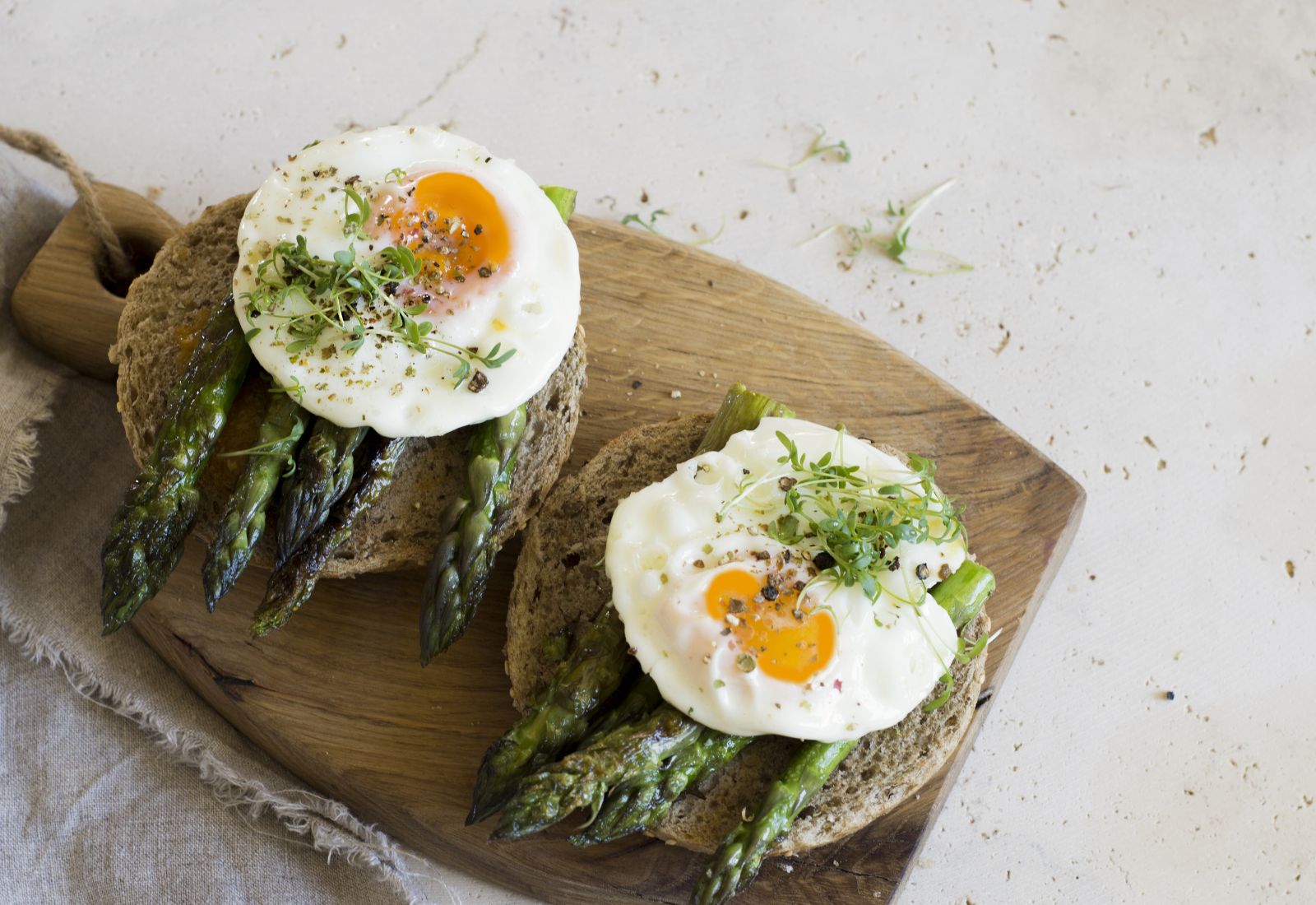 Szparagi Na 5 Sposobów Szybkie I Zdrowe Przepisy Na Wiosenny Obiad