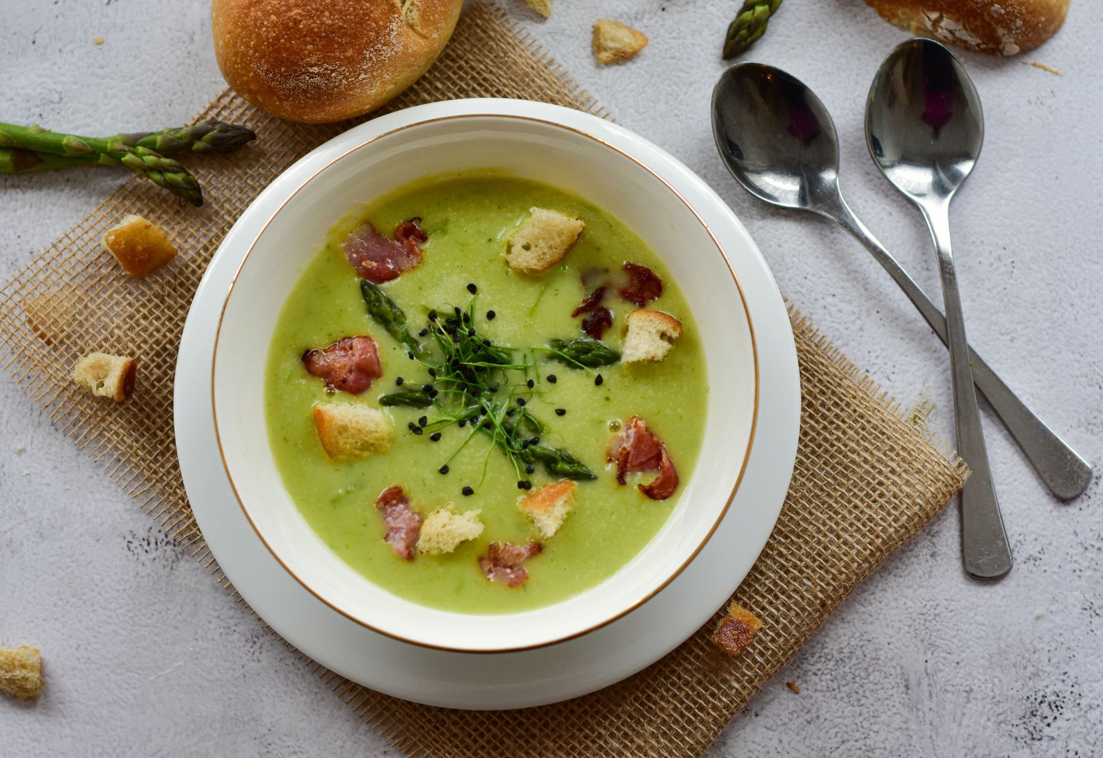 Wiosenne Zupy Lekkie Przepisy Na Botwinkę, Szczawiową I Krem Z Groszku