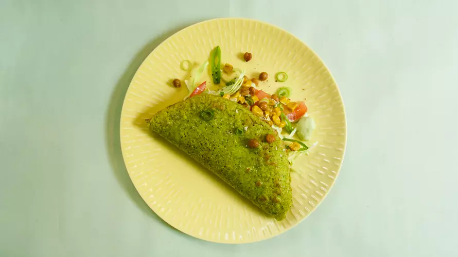 Fennikel i fad med grønne bønner og appelsinsalat