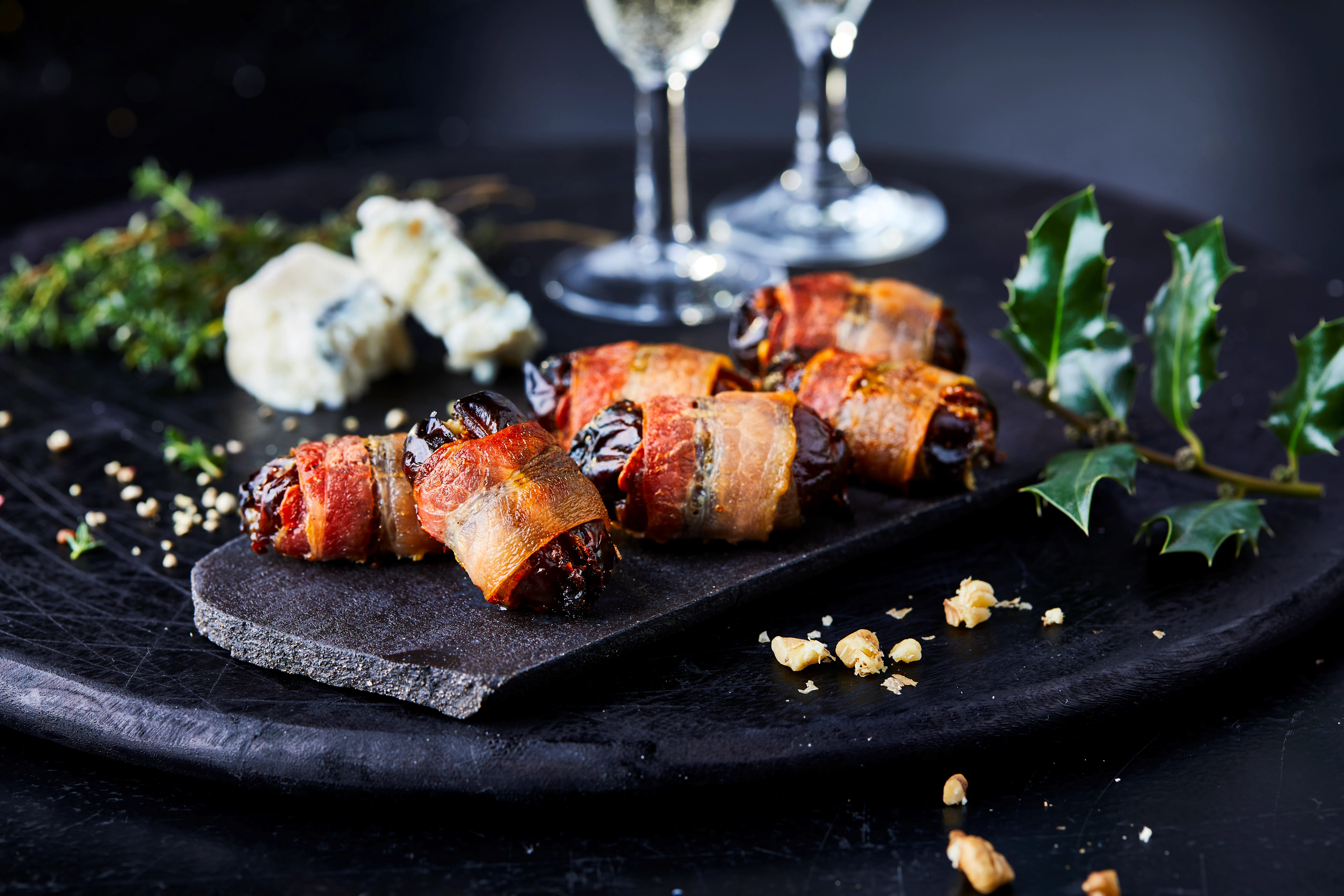 Verführerische Datteln im Speckmantel mit Gorgonzola – Ein herzhaftes ... Verführerische Datteln im Speckmantel mit Gorgonzola – Ein herzhaftes ...
