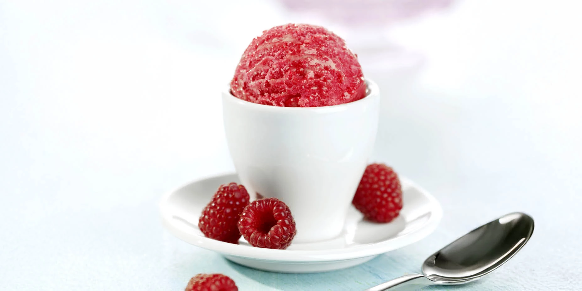 Selbstgemachtes Himbeereis – fruchtig, cremig und erfrischend