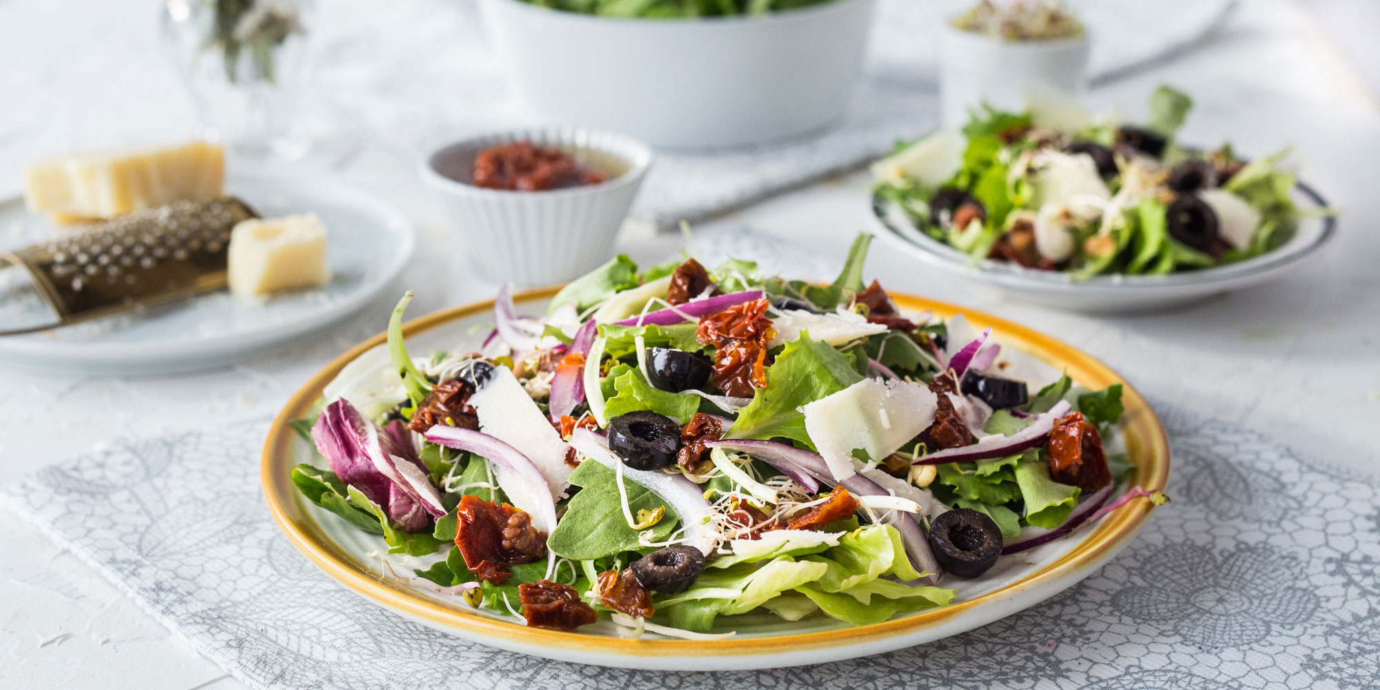 Salatka Z Suszonymi Pomidorami I Oliwkami