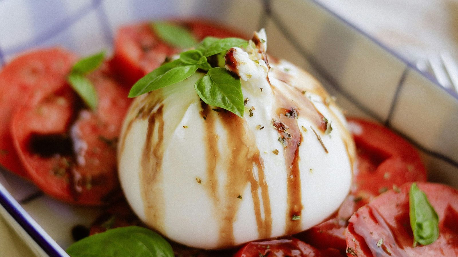 Sałatka Z Burratą I Pomidorami