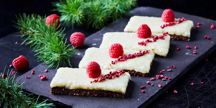 No Bake Cake Mit Datteln Und Zartbitterschokolade No Bake Cake Mit Datteln Und Zartbitterschokolade