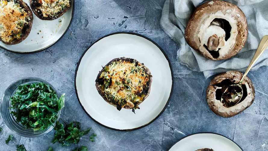 Fyldte økologiske portobellosvampe