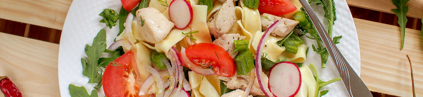 Przepis Baner Letnia Salatka Z Makaronem Szparagami Indykiem