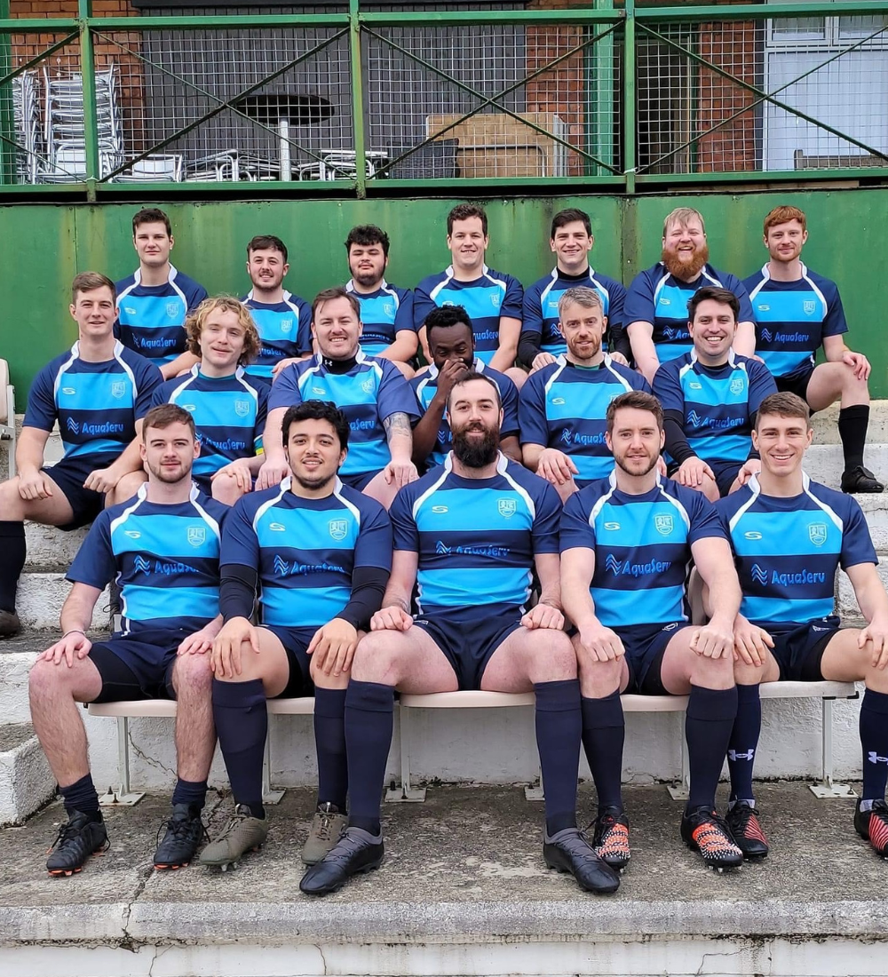 Team photo of Liverpool Collegiate Rugby Club in blue kit