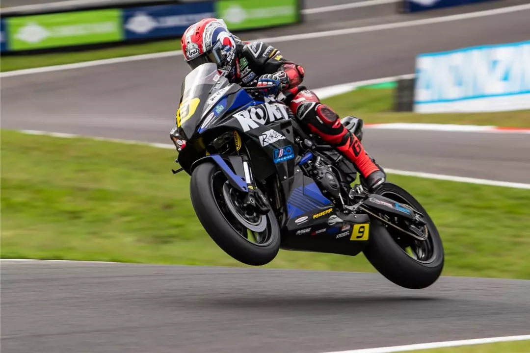 Carl Harris jumping the Mountain at Cadwell Park on his Suzuki 8R